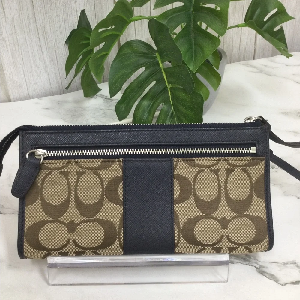 GUC COACH Signature Canvas Wristlet in Brown